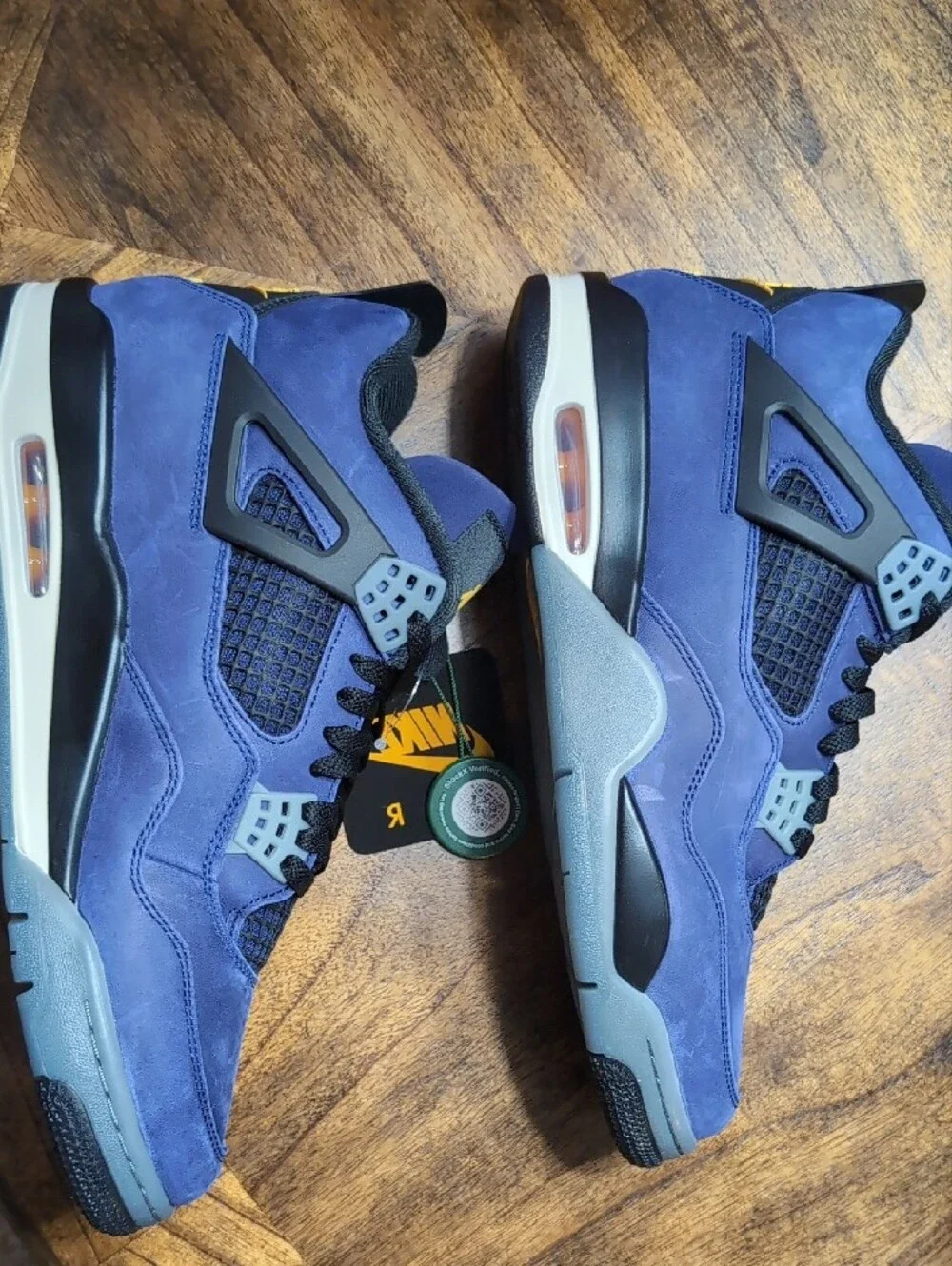 Nike Air Jordan 4 Retro "Lakers" - Picture 4 of 6